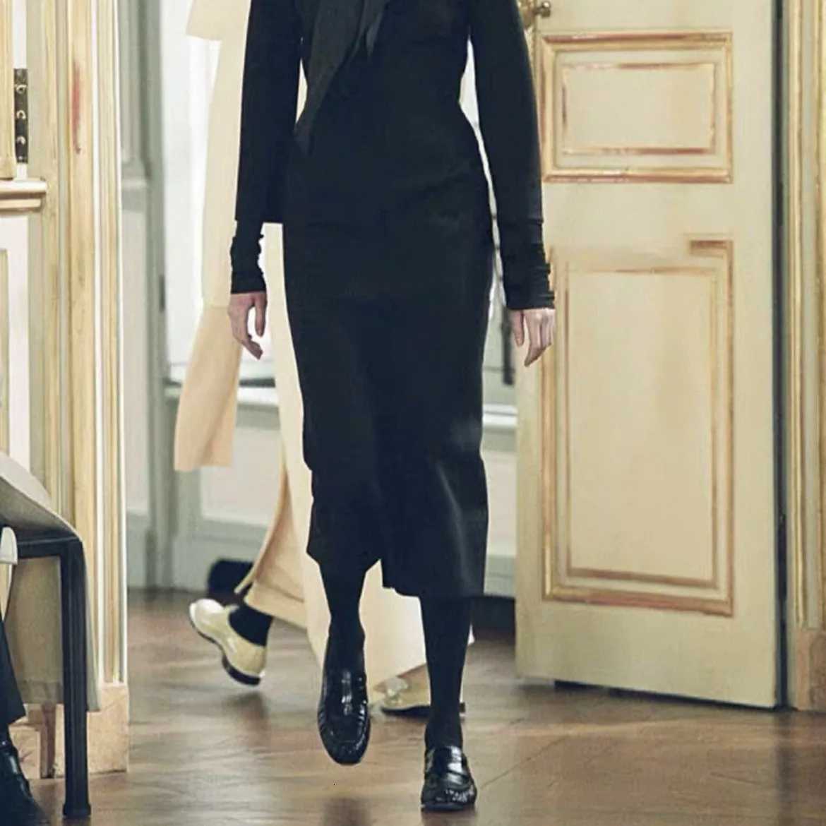 Retro Fashion Handmade Pleated Loafers New British Style Flat Single Shoes Womens Leather Shoes X251122