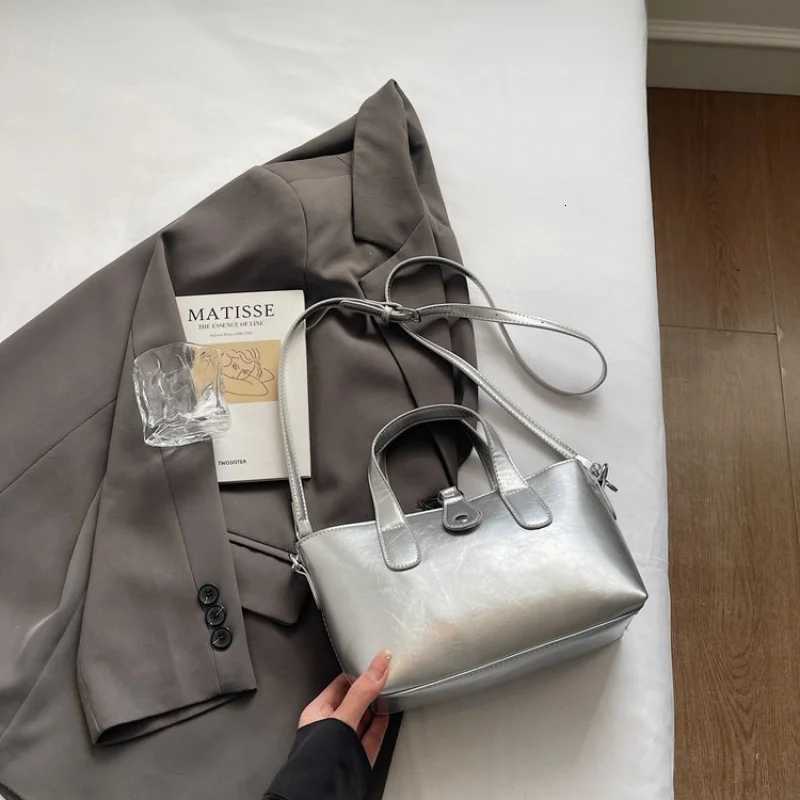 Elegant Women Crossbody Bag With Crystal Embellishment On The Flap And Chain Strap For Glamorous Outings And EventsT251122