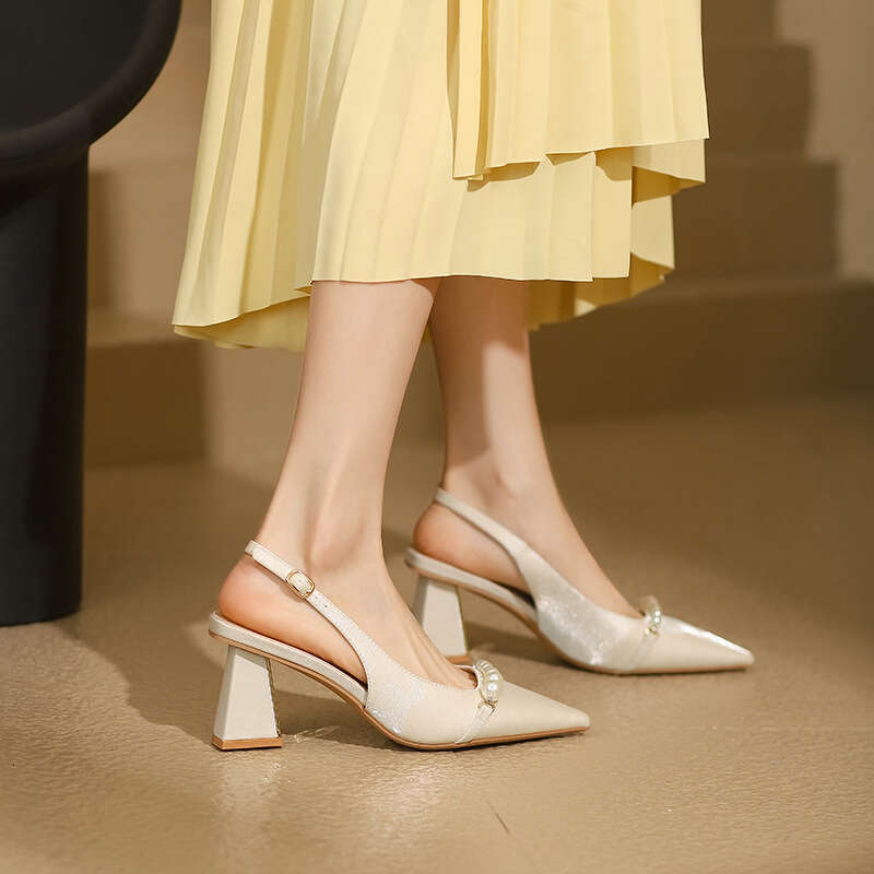 2023 New Baotou Sandals for Women's Summer Outerwear with Thick Heel and Pearl Fairy Style Strap, Simple Sandals, Single Shoe