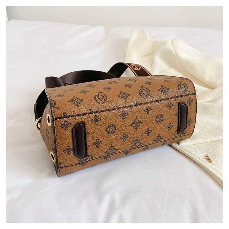 Womens Luxury Handbag 2025 Hot Sale New Korean Versatile Retro Print Boston Pillow Bag High Quality One Shoulder Crossbody Bag K251121