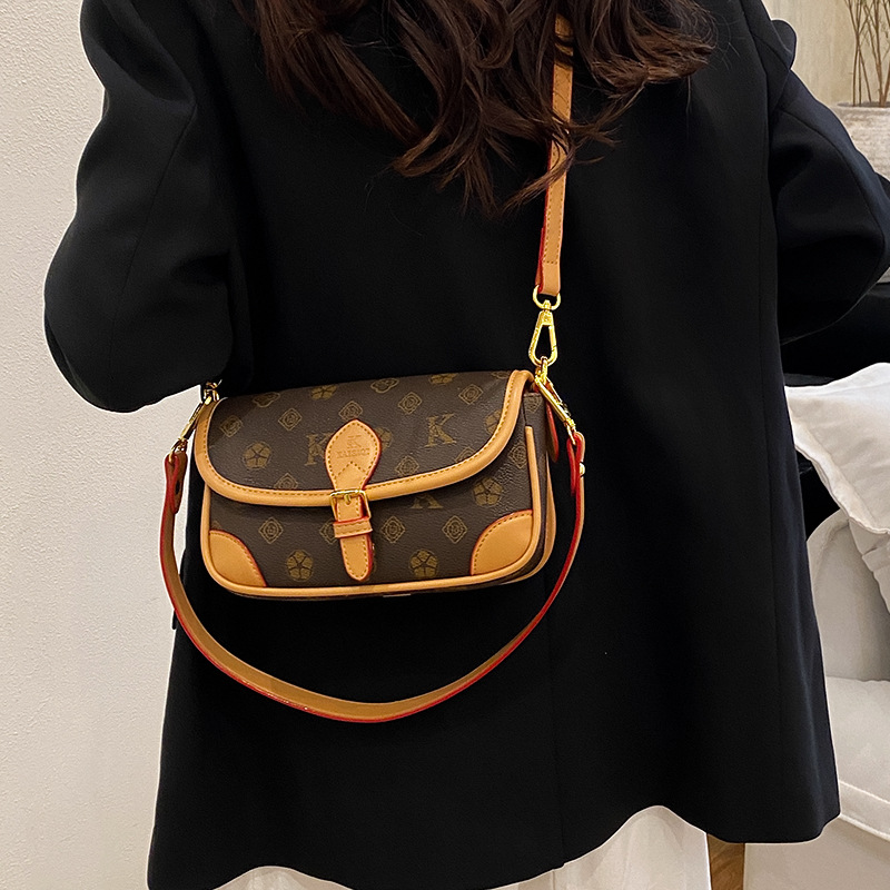 Designer Bags 2025 New Women's Bags: Fashionable Baguette bag, High-end single-shoulder crossbody bag, retro and versatile Underarm bag, free shi