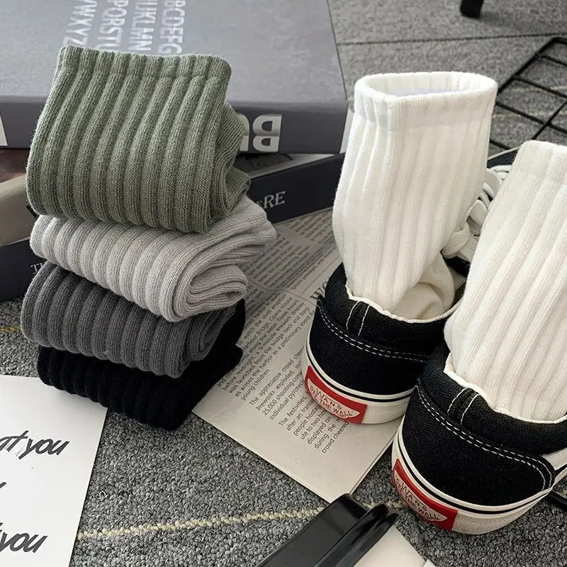 5 pairs of cool mens black and white warm socks set for autumn mens solid color sports shorts 250418