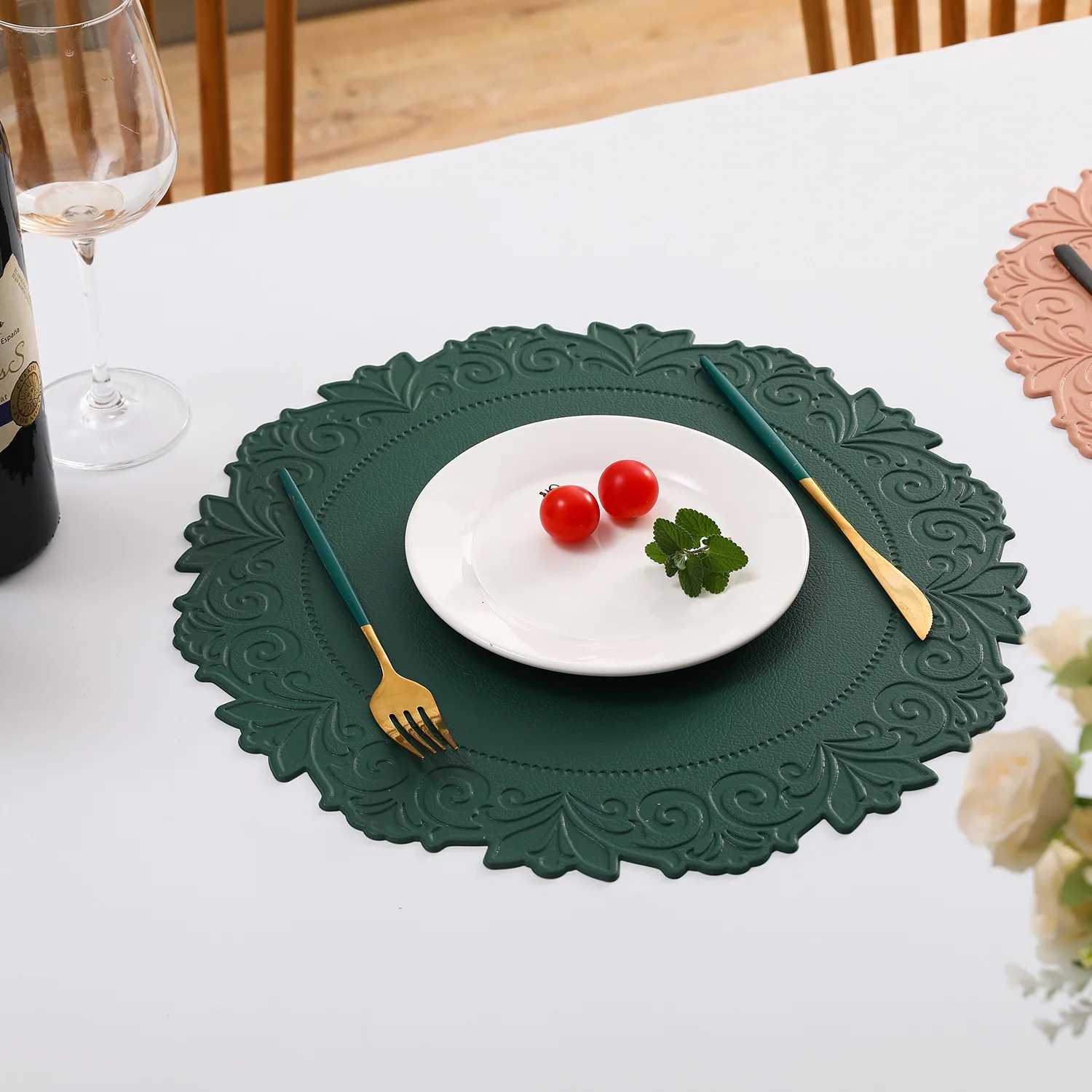 1/4/6PCS Green Christmas Placemats Shaped Faux Leather Table Mats Pad Kitchen Accessories Outdoor Indoor Round Place Mat Nordic C251122