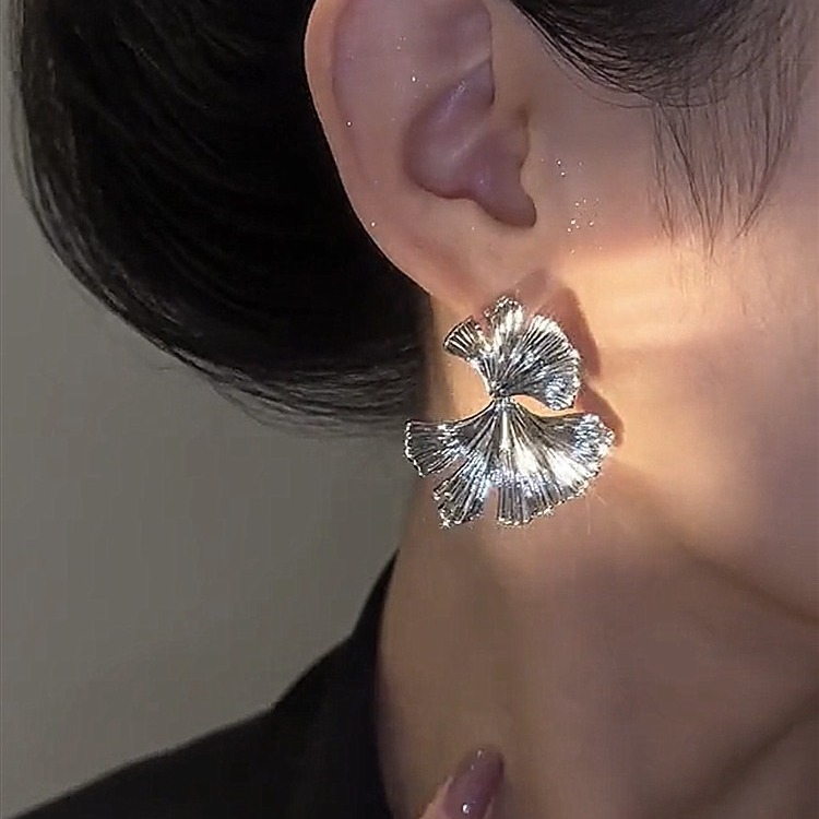 Glistening Silver Tone Crystal Fan Earrings Women's Fashion Jewelry Exquisite Dangle Earrings with Radiating Gemstones for Any Occasion