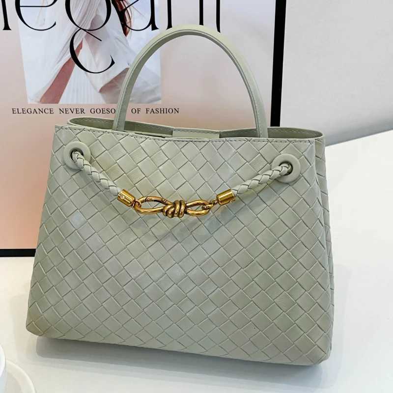 2025 New Metal Rope Woven Shoulder Bag Niche high-end Texture Handbag K251121