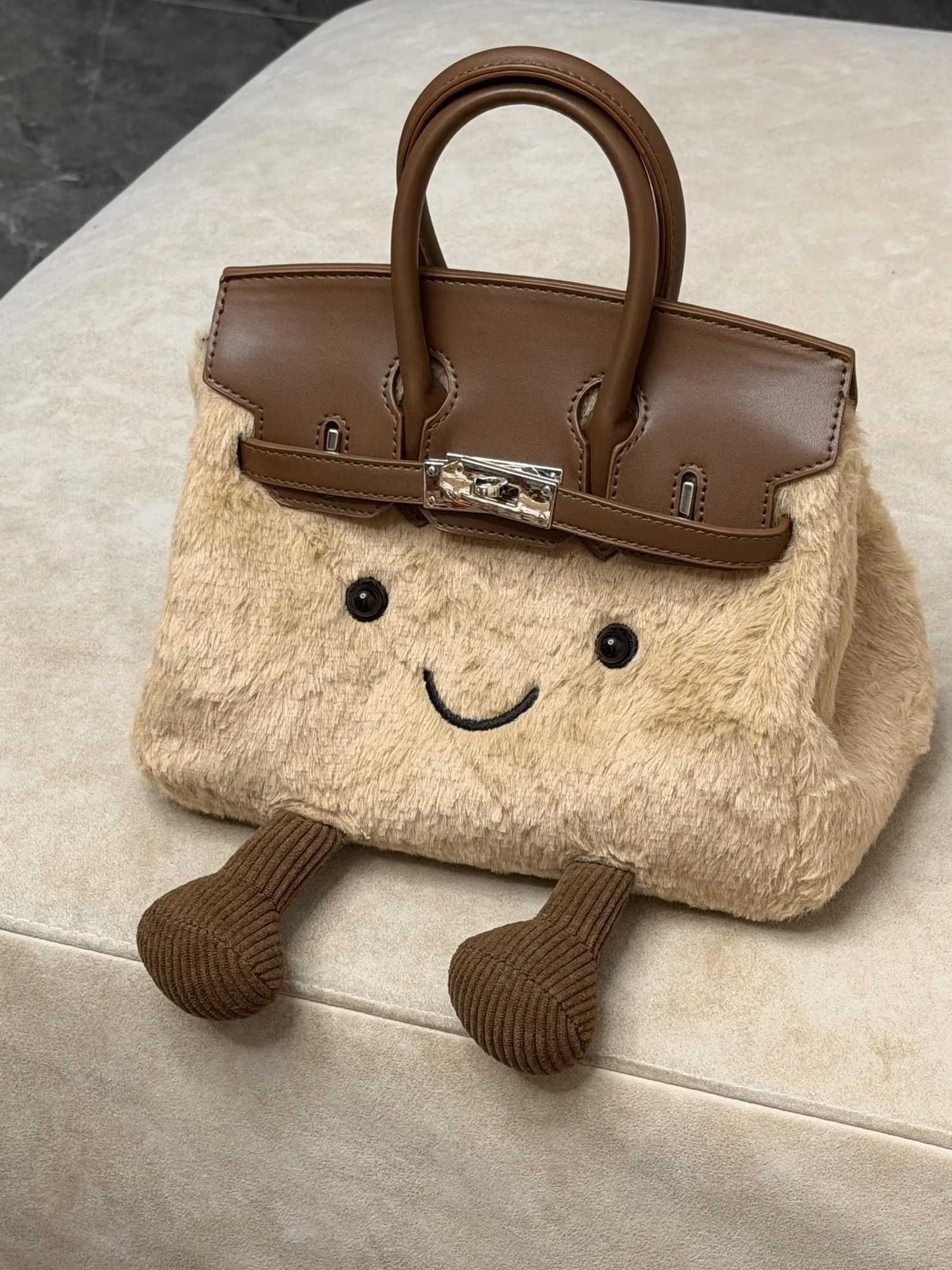 Cute plush crossbody bag female doll fashionable fur handbag K251121