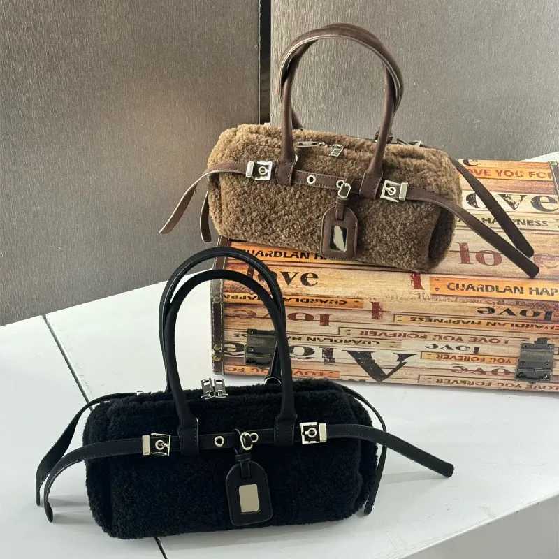 Autumn Winter Womens Lamb Wool Handbag Chic Color Contrasting Versatile Plush One Shoulder Crossbody Bags Party Clutch K251121