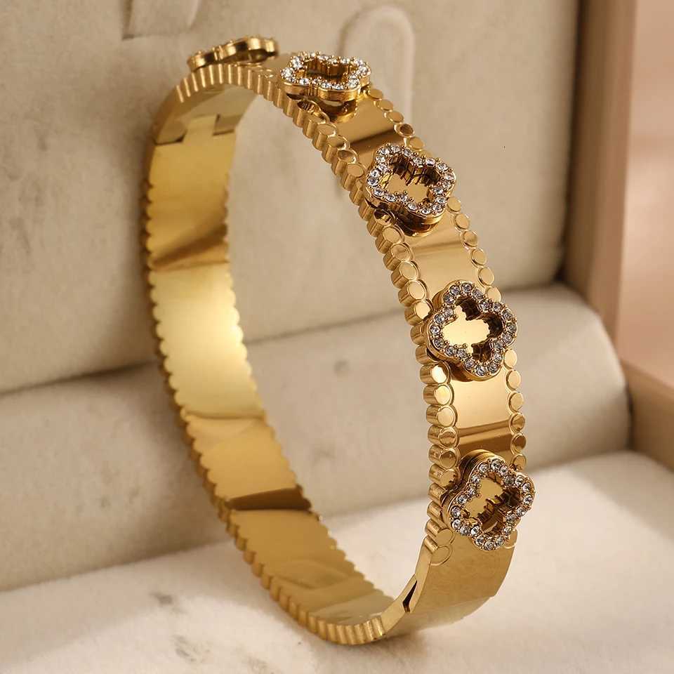 Yupsk Classic Elegant Golden Stainless Steel Bracelets Womens Trendy All-match Four-leaf Flower Bangle Jewelry Set H260504