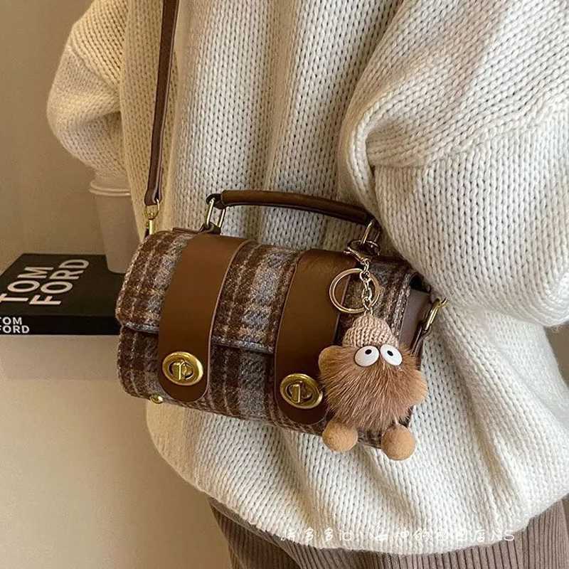 Small Niche WomenS Bags Spring-Autumn Versatile 2025 New Style Spring Popular Boston Crossbody Bag Handheld Pillow BagT251122