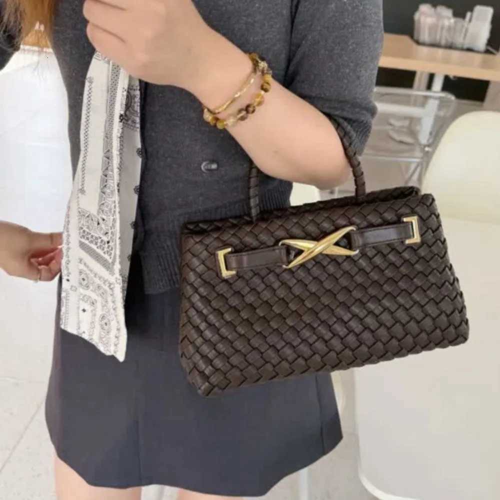 JW PEI Womens Elora Woven Tote Bag Shoulder Crossbody Bags Autumn Casual Spacious Commuting Handbag luxury designer K251121