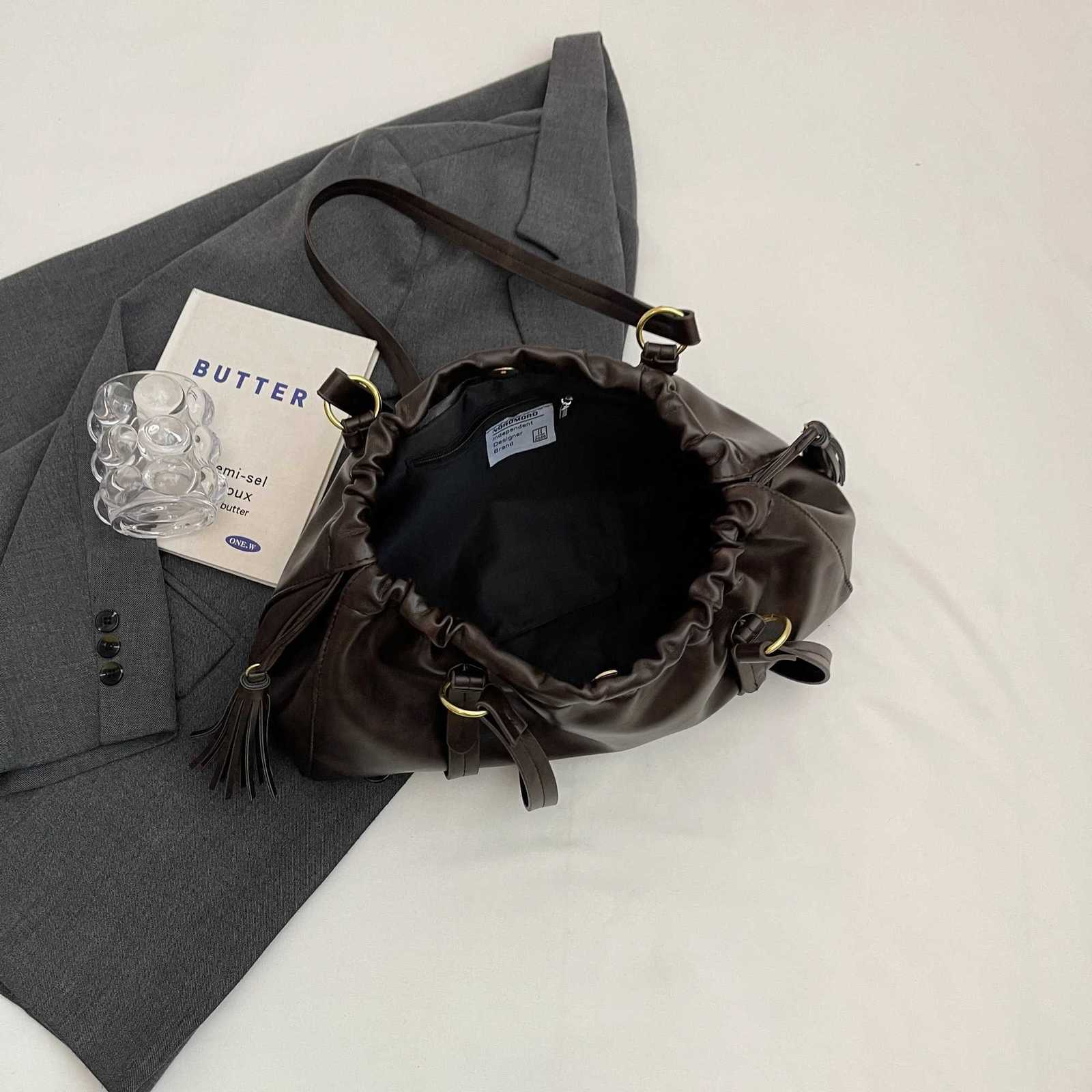 Underarm commuting bag for women large capacity 2024 new autumn and winter casual retro pleated single shoulder handbagT251122