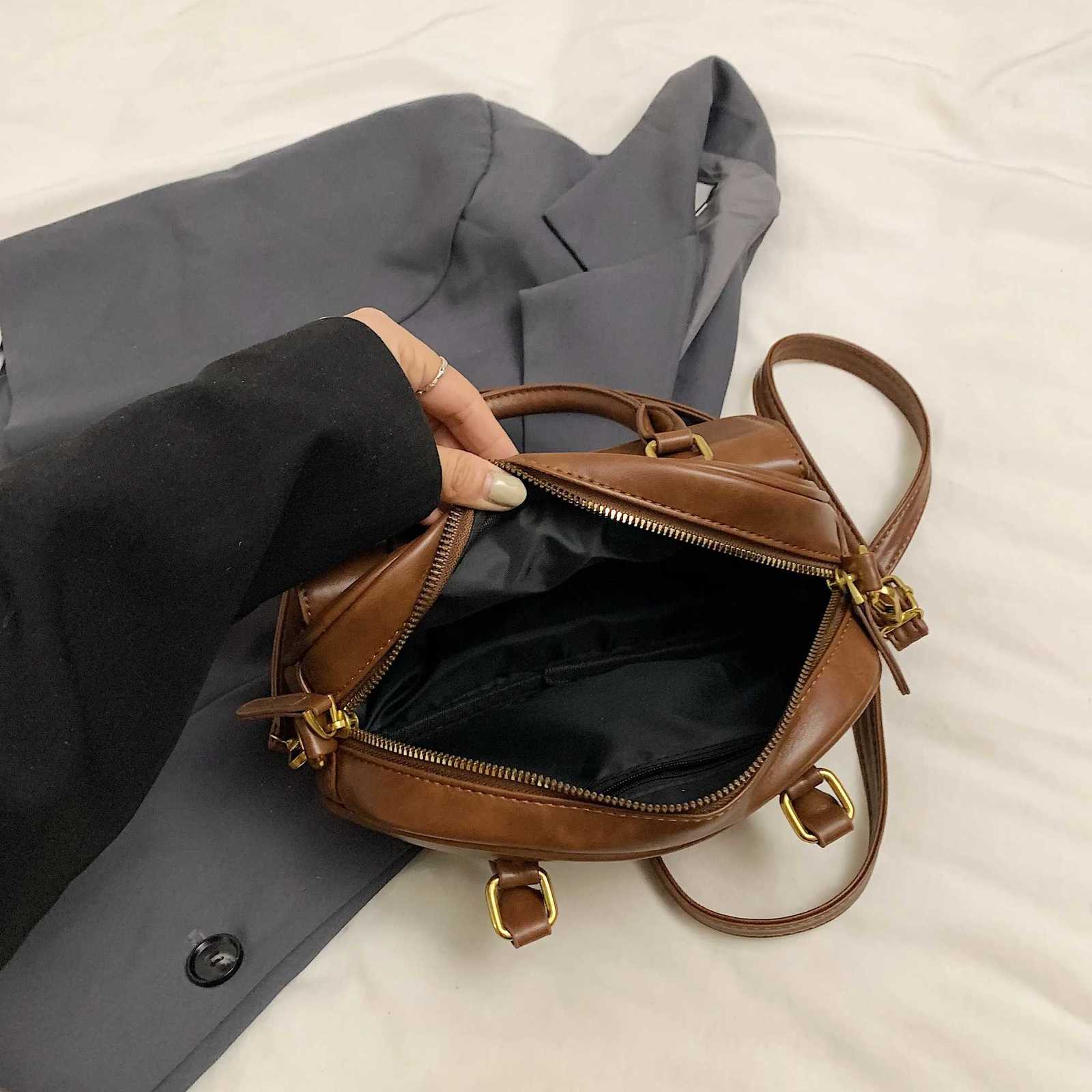 Retro-chic tote bag multi-pocket all-purpose Boston bag commuter shoulder bagT251122