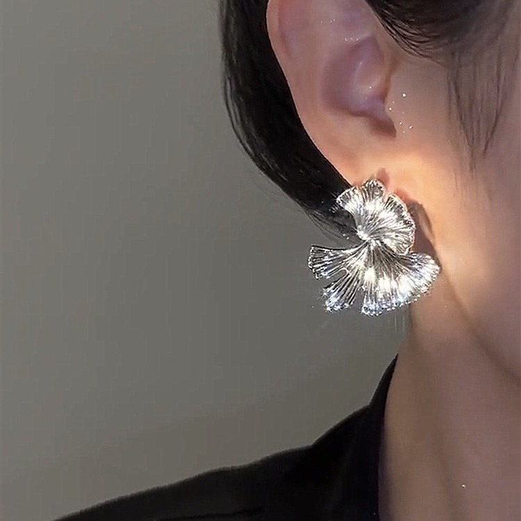 Glistening Silver Tone Crystal Fan Earrings Women's Fashion Jewelry Exquisite Dangle Earrings with Radiating Gemstones for Any Occasion