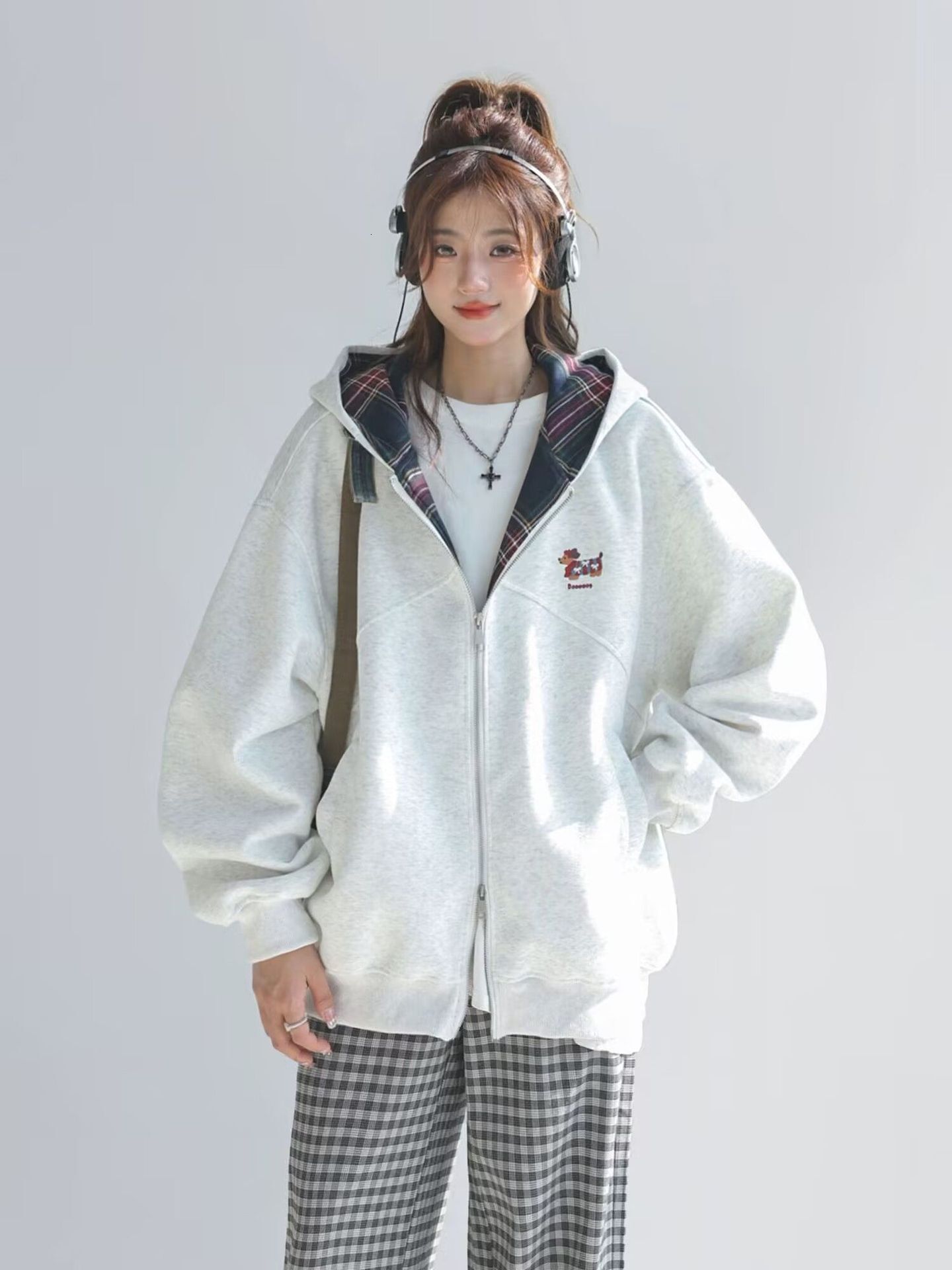 Korean plaid designer long sleeved hooded jacket for women's autumn new style college style patchwork embroidery loose hoodie cardigan