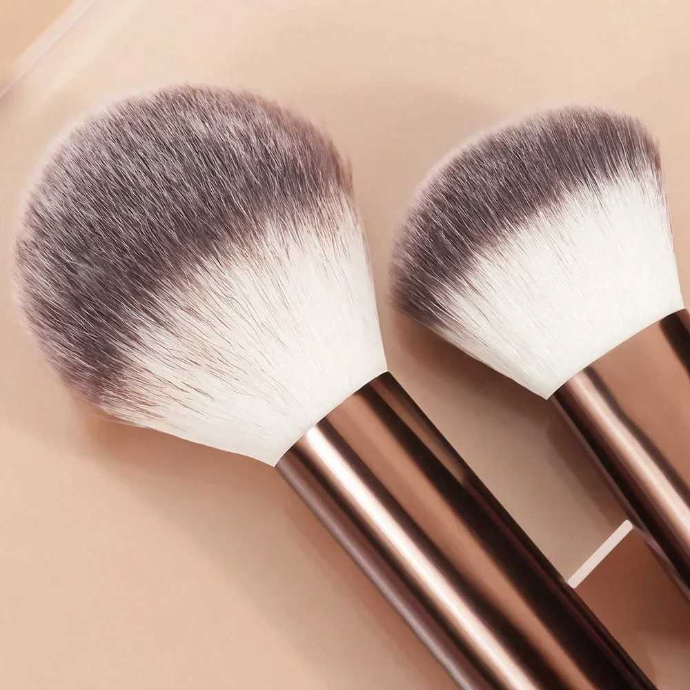 12-piece professional makeup brush set, including eyeshadow brush, blush brush, 2 makeup sponges, and 1 powder puff C251122