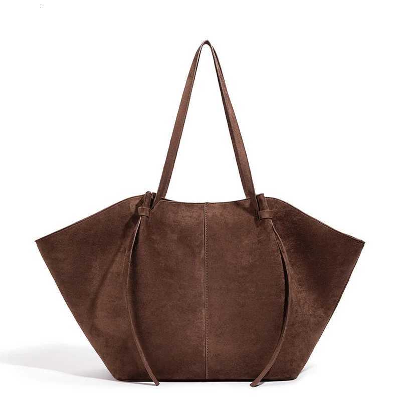 Fashionable lightweight large capacity hand-held wing bag commuting bat shaped high street handbag K251121