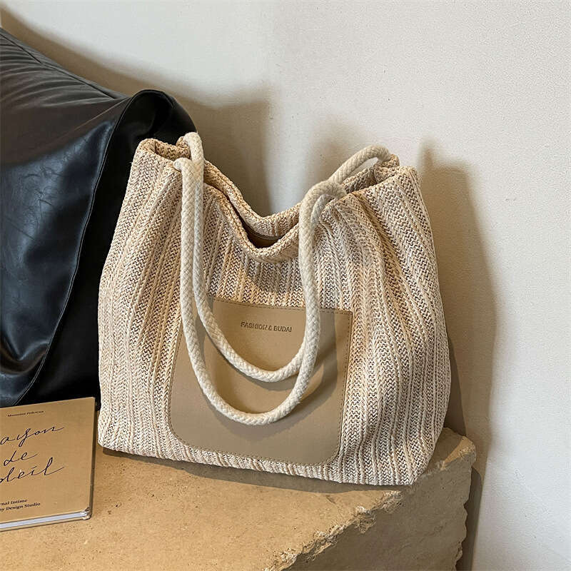 Designer Beach Bags Women Shoulder Bucket Bags knitted high-capacity Fashion Pattern Essential Bag for Going Out Suitable for the beach