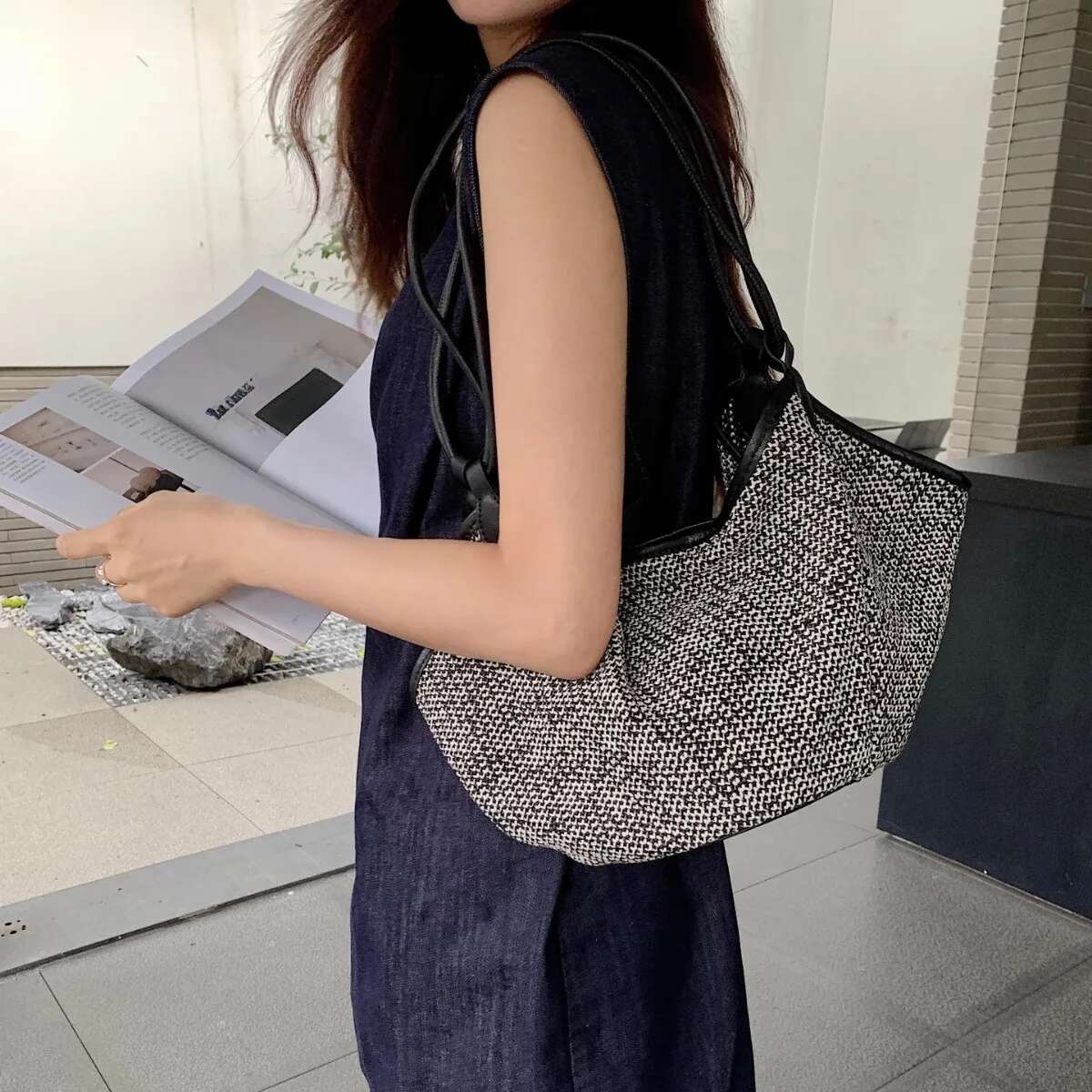 French Lazy Wind Summer Vacation Travel Beach Tote Medium Natural Raffia Straw Yarn Knitting Women Armpit Shoulder Bag