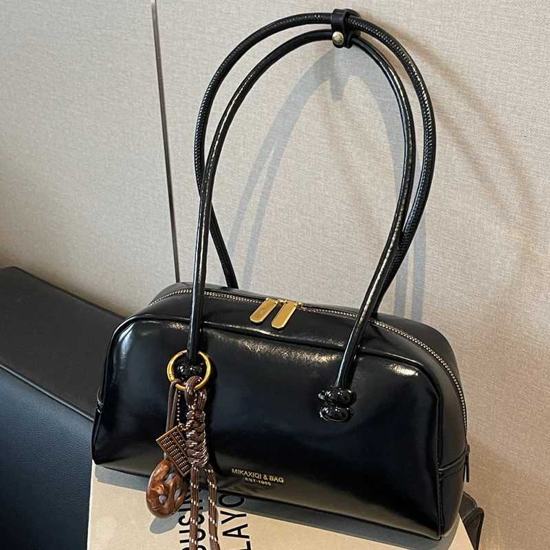 Large capacity retro fashion shoulder bag casual daily multi-functional simple solid color underarm bag with pendant suitableT251122