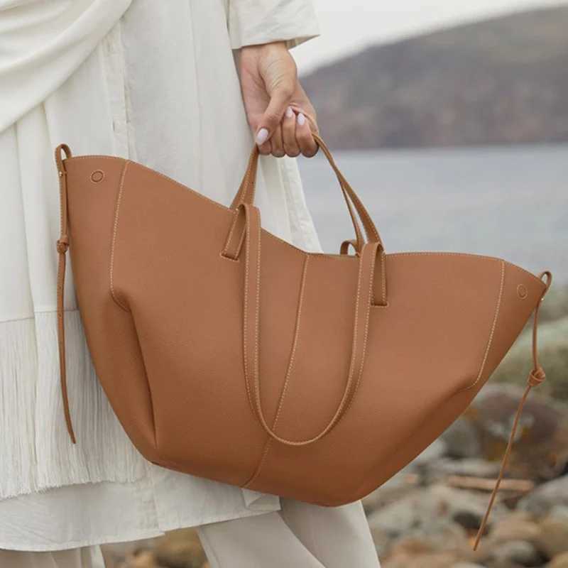 2025 Niche genuine leather hand-held wing bag niche single-shoulder armpit bag large-capacity hand-held tote bag K251121