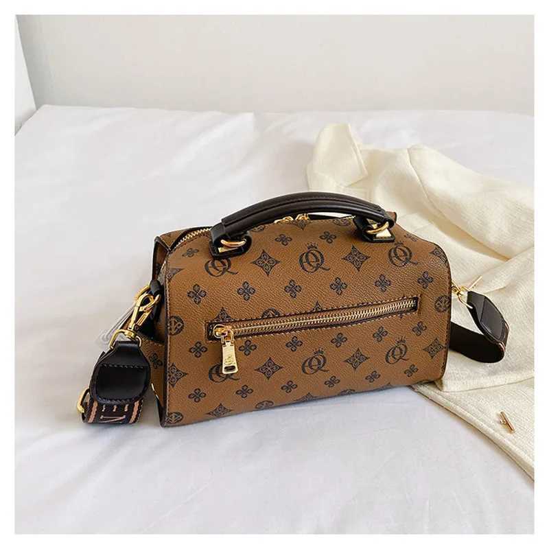 Womens Luxury Handbag 2025 Hot Sale New Korean Versatile Retro Print Boston Pillow Bag High Quality One Shoulder Crossbody Bag K251121