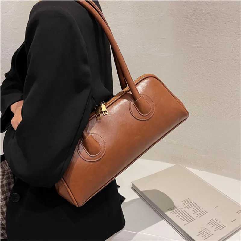 Classic Leather Handbag Retro Simple Shoulder Underarm Bag Elegant Stylish Baguette Tote Bag for Women Everyday CollocationT251122