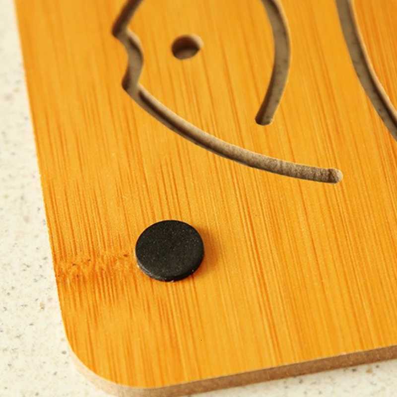 Hollow wooden anti slip coaster Home wooden cartoon insulation pad Thickened heat-resistant and heat-insulating mat for kitchen C251122