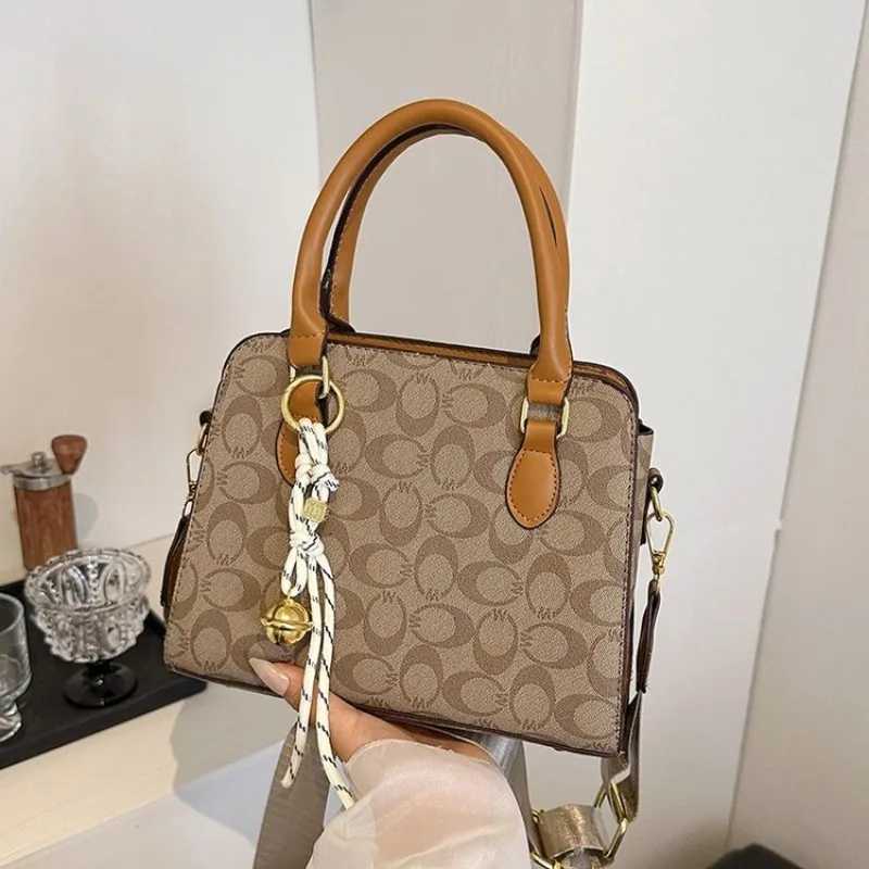 Lao Hua Hand-held Crossbody Bag 2025 New Style Elegant and Fashionable Tote Bag Retro and Versatile Single-shoulder Bag K251121