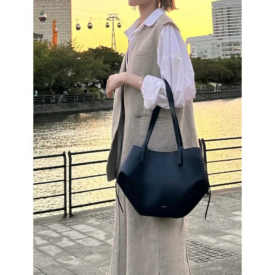 Woman Bag Fashionable 2025 Commuting Bag Womens Underarm Wing Bag Female Niche Large Capacity Wings Handheld Shoulder Bag K251121