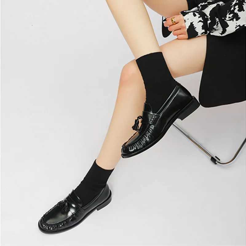Black Patent Leather Chunky Heel Loafers Fashion Pleated Fringe Sewing Designer Shoes Comfortable Soft Leather Zapatos De Mujer X251122
