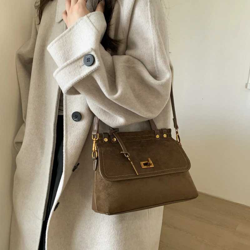 Flap Frosted Briefcase For Wen Large Capacity Metal Lock Design Shoder Bag Vintage Casual Tote Luxury Handbag For Travel Y251121