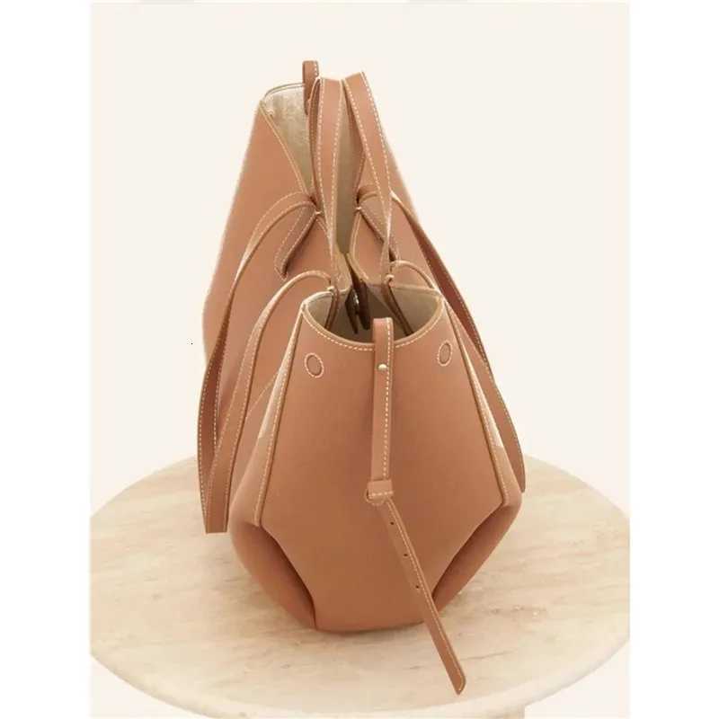 New Popular High-end Elegant Wing Bag Handbag Female Niche Large Capacity Bag Commuter Messenger Bag Each Hand 2025 K251121