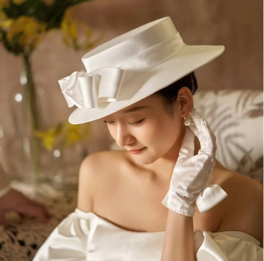 Fashionable Satin Cloth Rhinestone Church Hats Elegant Pography Top Hat Fashion Female Banquet Fascinator Wedding Formal Hats 240701