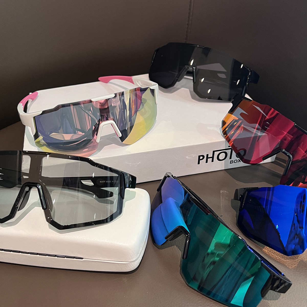 Hot new free shipping designer sunglasses for mens womens Outdoor Eyewear black blue white New outdoor sports cycling windproof and sunshade sunglasse