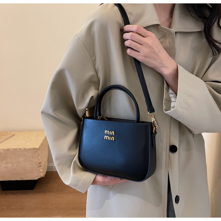 Women's simple texture of the new women's bag popular cross-body bag carry small square bag 2025