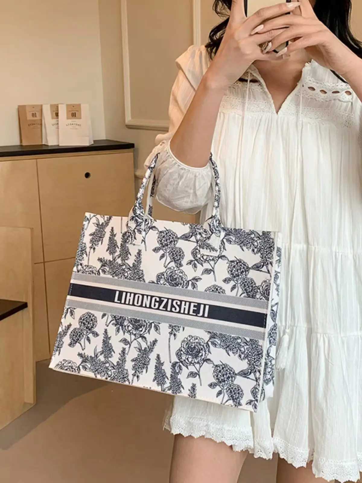 Light luxury blue and white porcelain pattern large capacity commuting business felt gift Chinese style handbag K251121