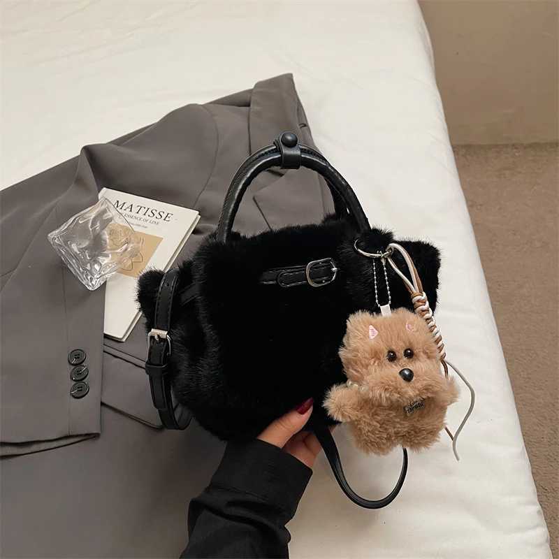 Premium Plush Bag for Women Autumn Winter Fashion Versatile Faux Fur Small Handbags Casual Commute One Shoulder Crossbody Bags K251121
