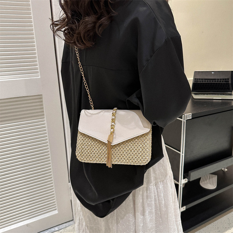 Free shipping, niche design new women's bag, high-end, simple straw woven small square bag, underarm bag, versatile single-shoulder crossbody bag