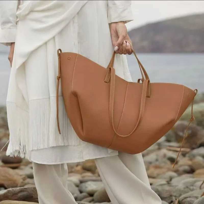 New Popular High-end Elegant Wing Bag Handbag Female Niche Large Capacity Bag Commuter Messenger Bag Each Hand 2025 K251121