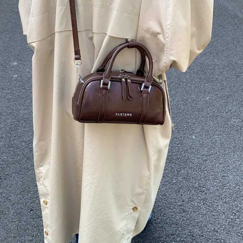 High-End Women Shoulder Bag With Simple Vintage Style And Water-Resistant Material Suitable For Working WomenT251122