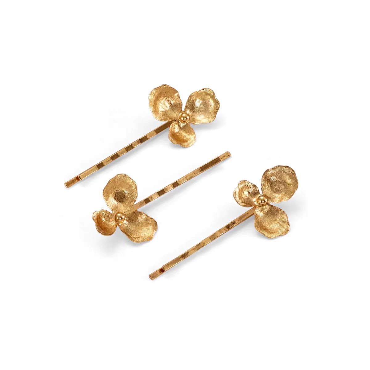 Elegant Gold Tone Flower Hair Clip Women's Fashion Accessory Pearl Accented Hair Barrette for Stylish Updos and Casual Hairstyles