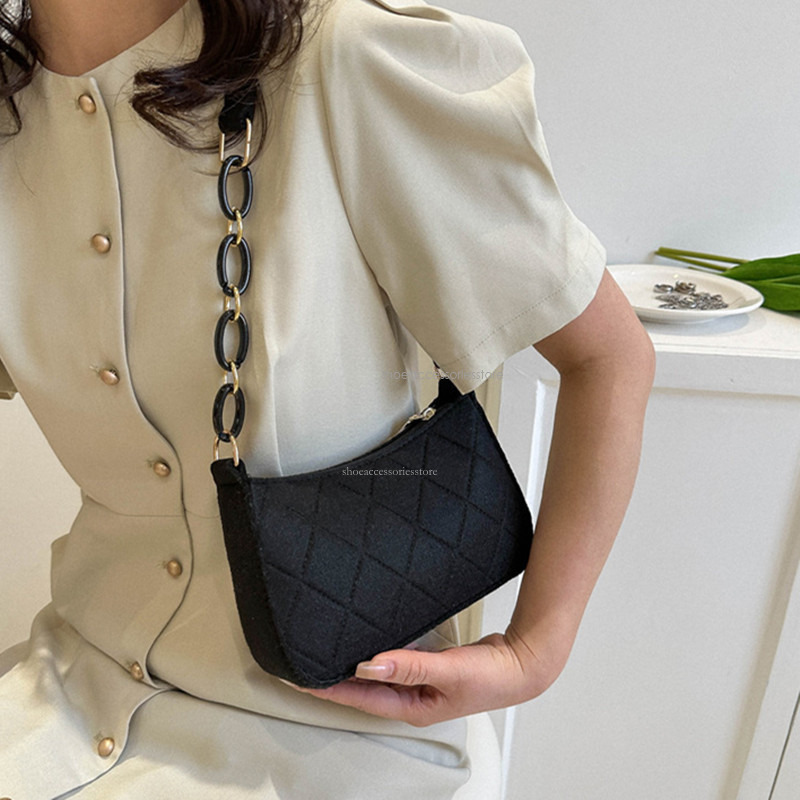 2025 New Designer Light Luxury Gorgeous Popular French Niche Design Bag Women's Multifunctional High-end Chain Shoulder Handbag Felt Armpit Bag