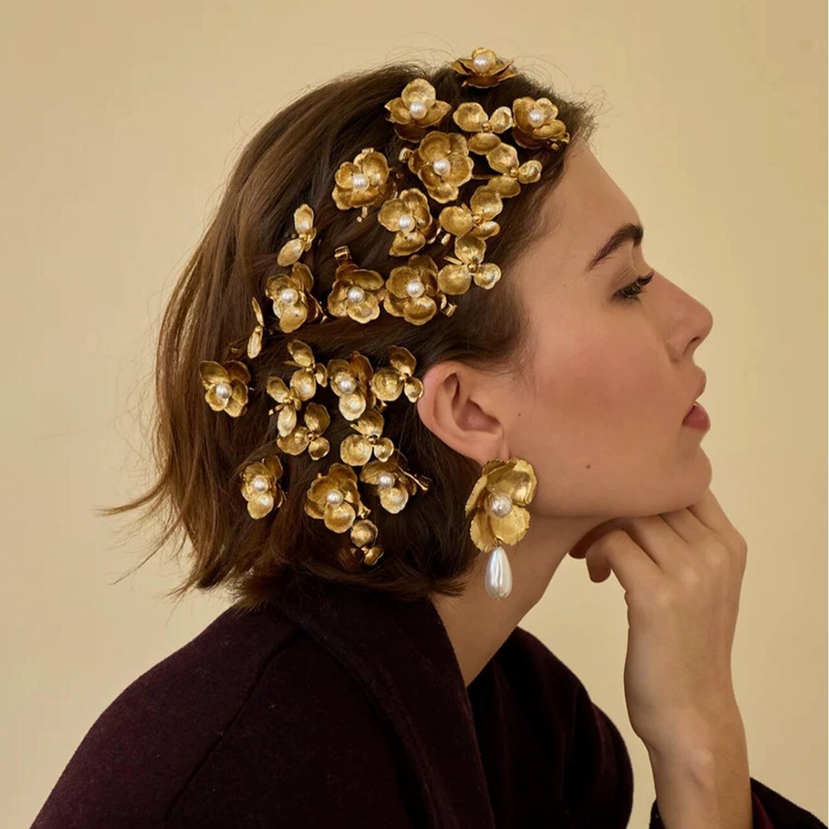 Elegant Gold Tone Flower Hair Clip Women's Fashion Accessory Pearl Accented Hair Barrette for Stylish Updos and Casual Hairstyles