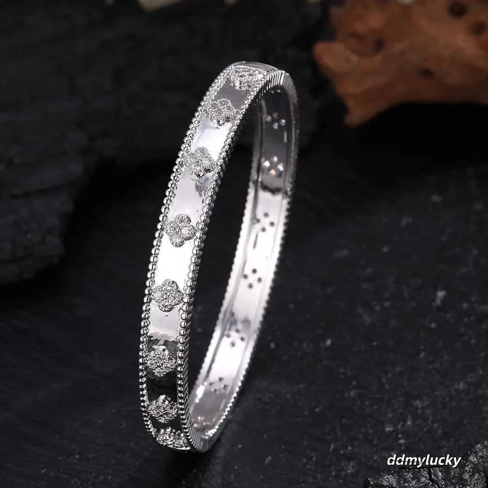 Flower Zircon Bracelet For Women Exquisite CZ Engagement Wedding Jewelry H11.21 Ddmylucky