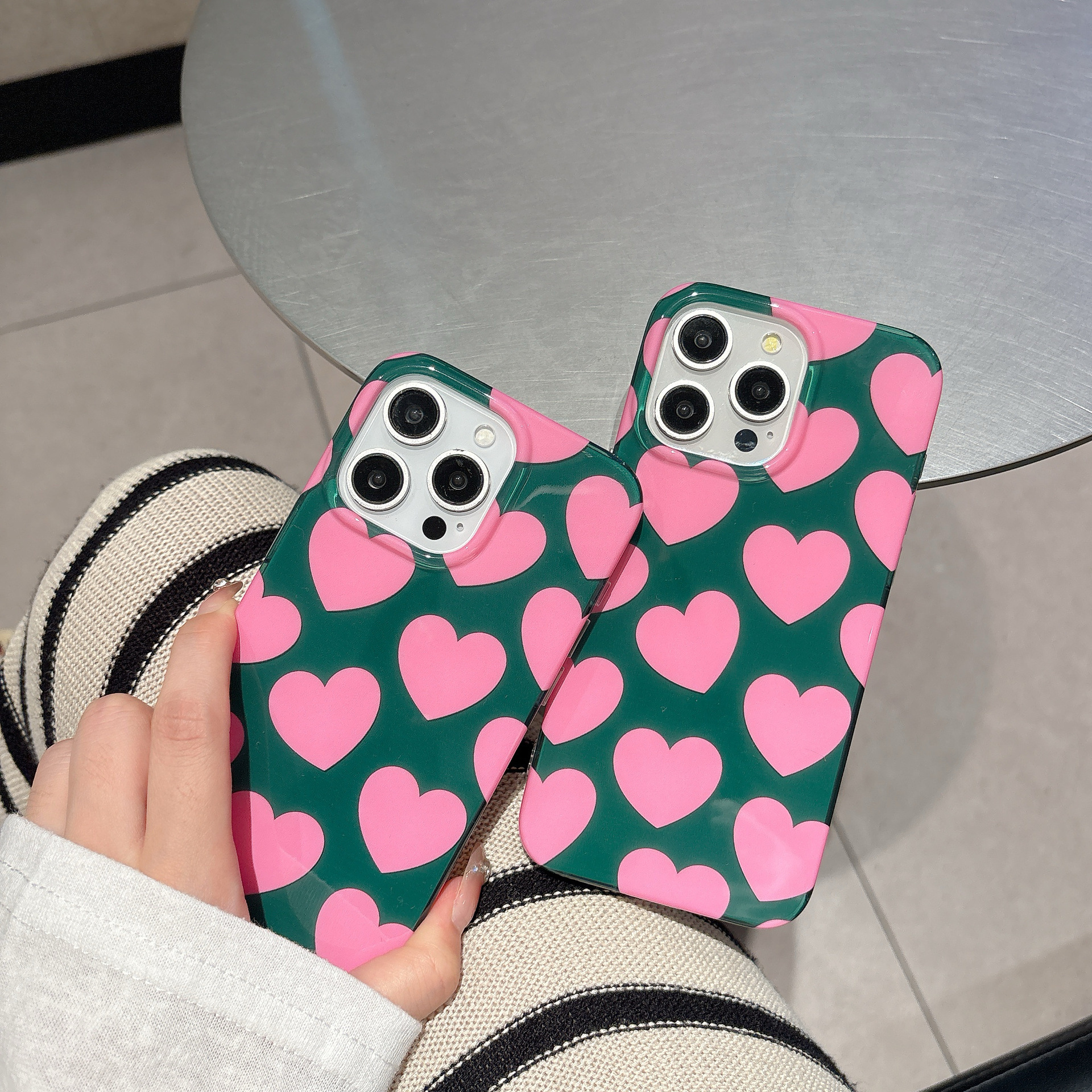 Green Background Full Screen Pink Heart Phone Case Compatible iPhone 16/15 Pro Max New Earthquake-proof Protective Case