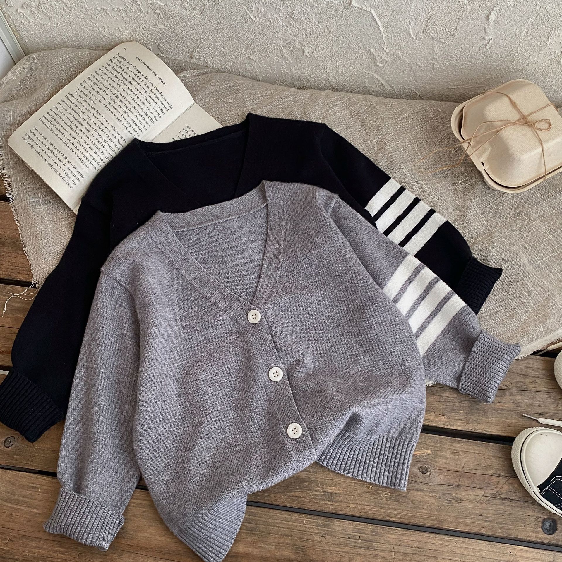 Children's Korean sweater boys Spring Autumn striped pure cotton cardigan coat girls long sleeved V-neck knitted sweater1-8Y