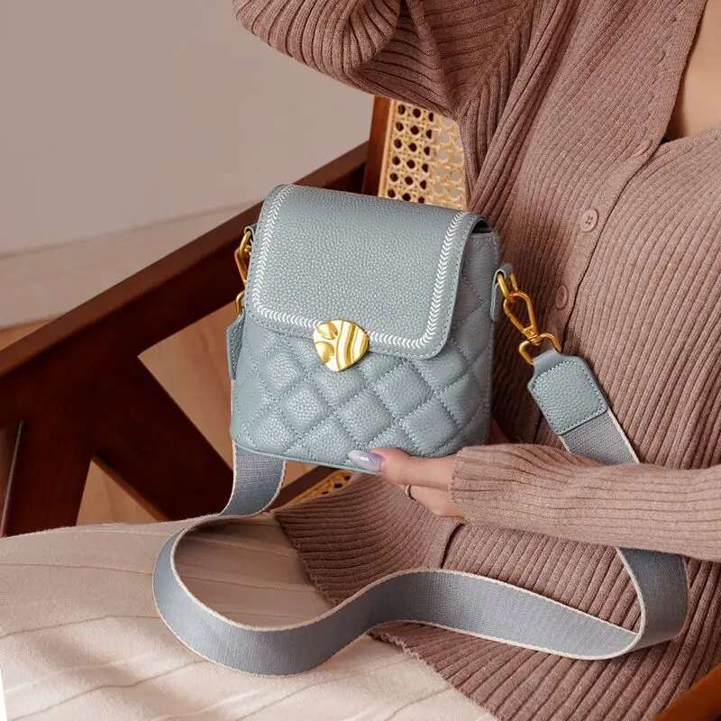 Women S Top Layer Handbag Lingge Small Wide Head Leather Messenger For Black Bag Oblique Shoul Bag