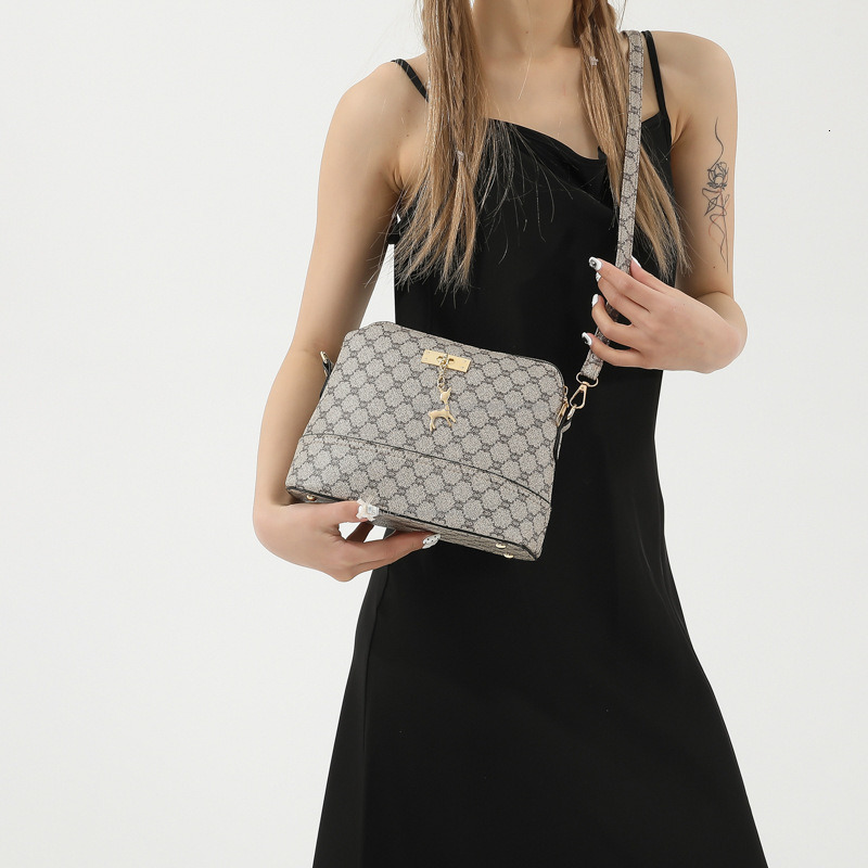 2025 Spring New Designer Niche Design Fashionable Old Flower Shoulder Bag Women's Versatile And Trendy Crossbody Bag