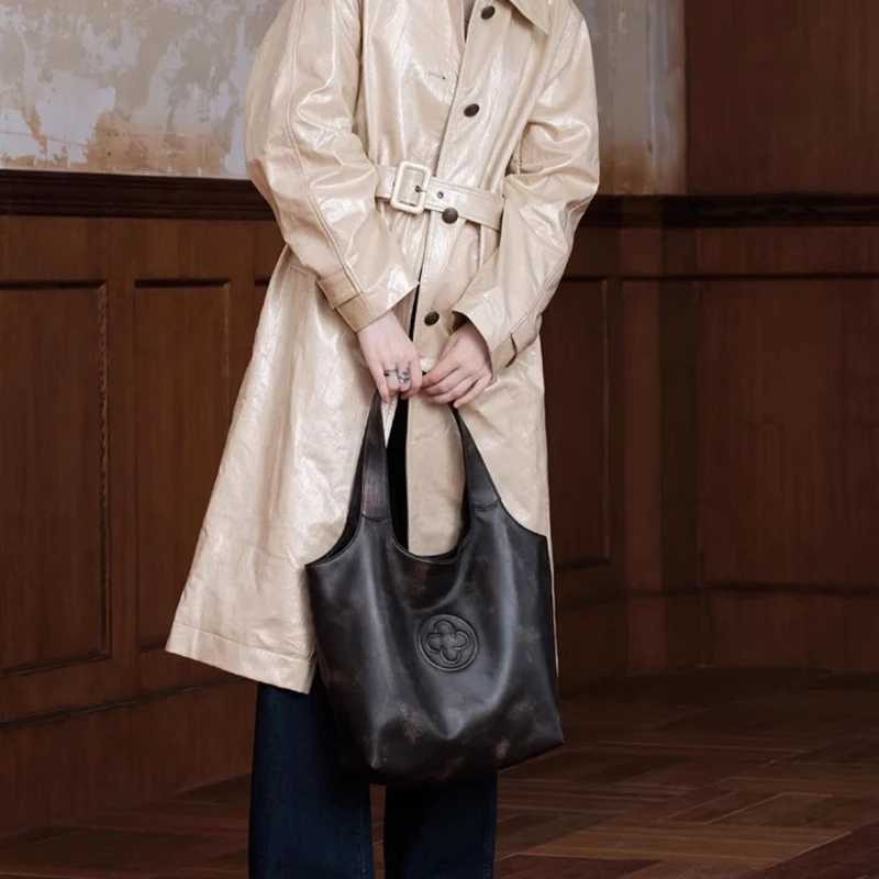 Cassile New Vintage Vegetable-Tanned Vest Tote Bag for Women Commuting Large Capacity Single Shoulder Underarm Bucket BagT251122