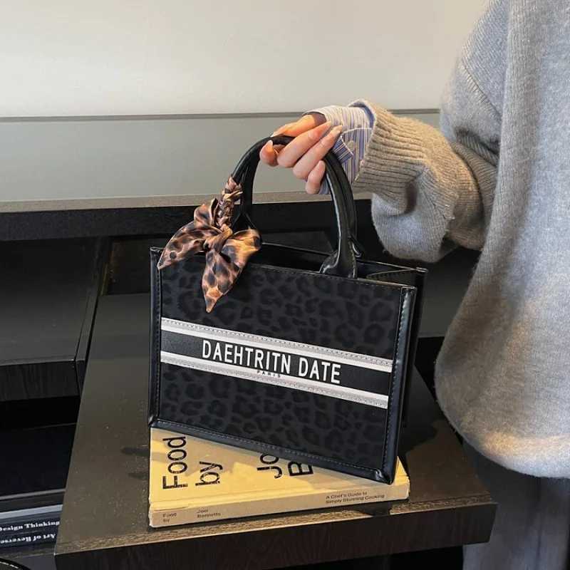 Womens Shoulder Bag Made Of Leaf-Patterned Leather Boasting Paris High-End Vintage Neat Look K251121